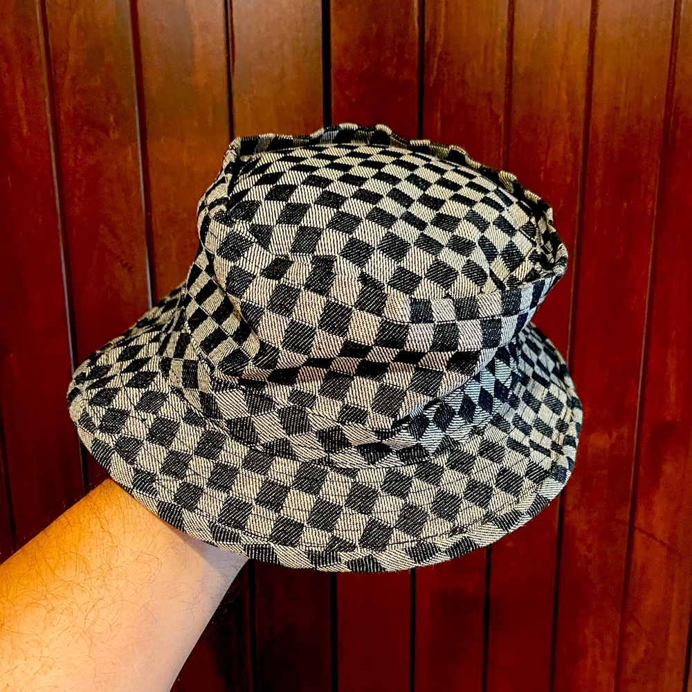Bucket hat